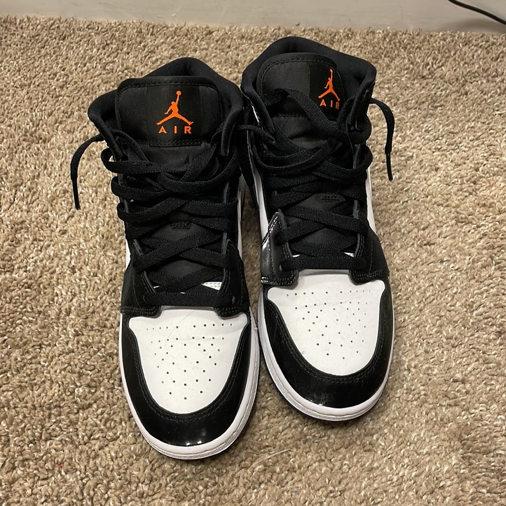 Jordan 1 Mids- AUTHENTIC